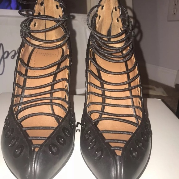 Givenchy - Picture 2 of 6